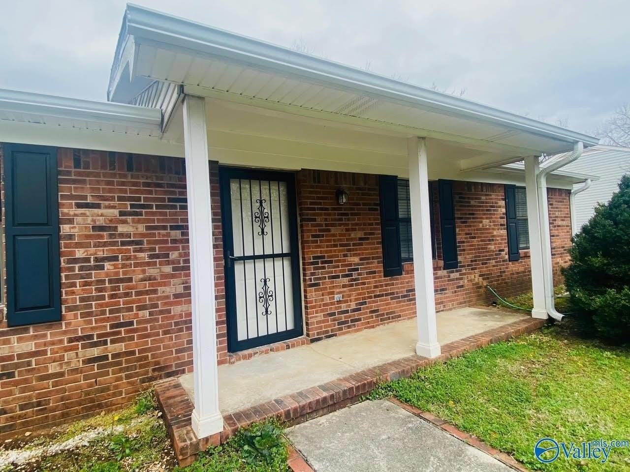 2432 Ells Rd Sw - Photo 2 of 22