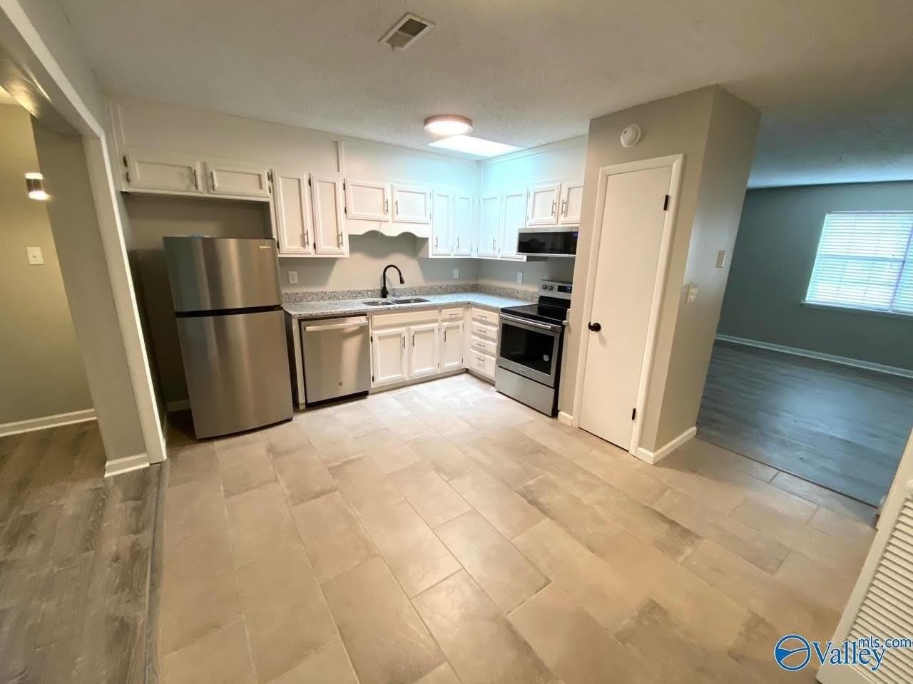 2432 Ells Rd Sw - Photo 4 of 22