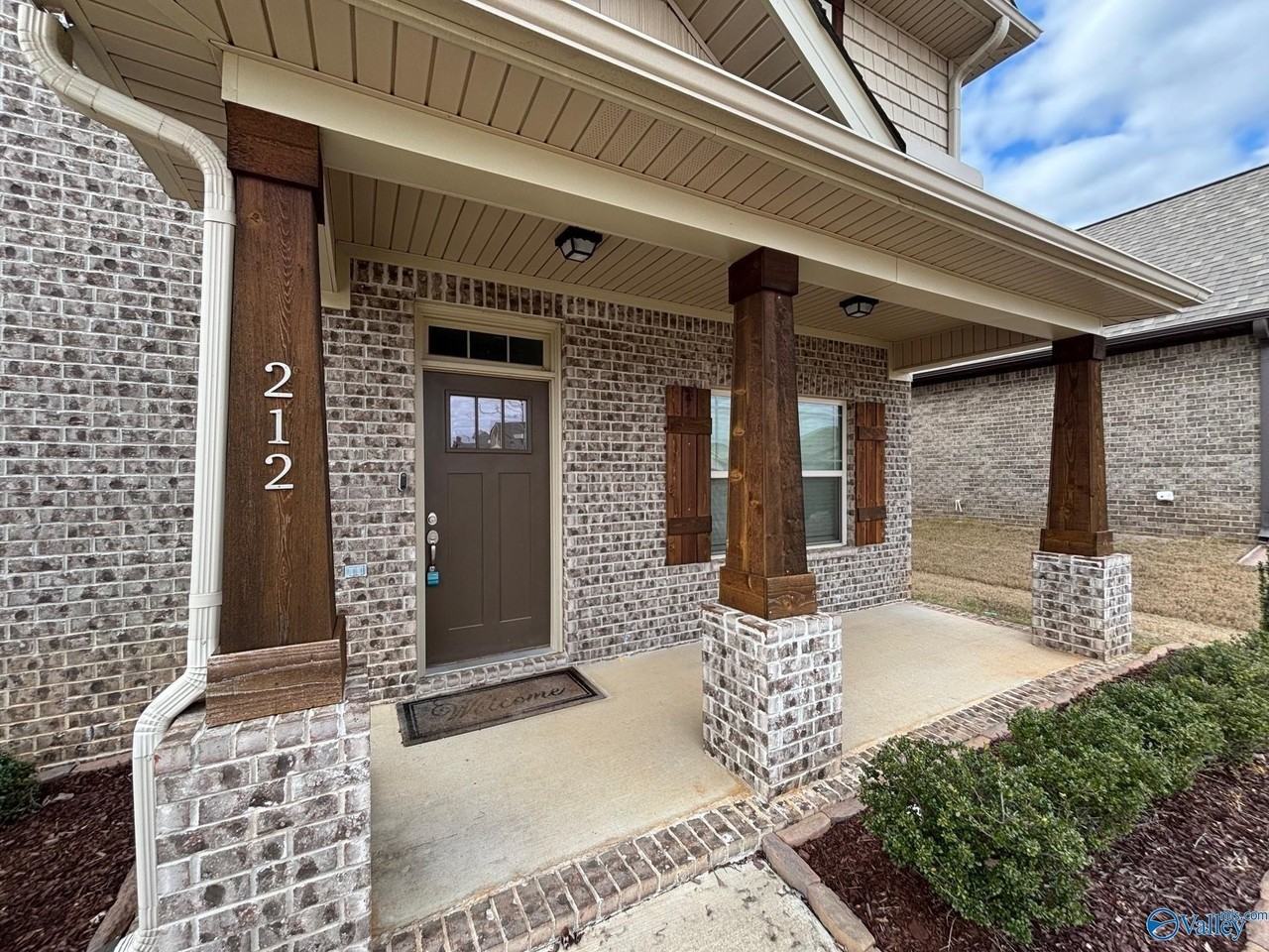 212 Oracle Cir - Photo 2 of 41