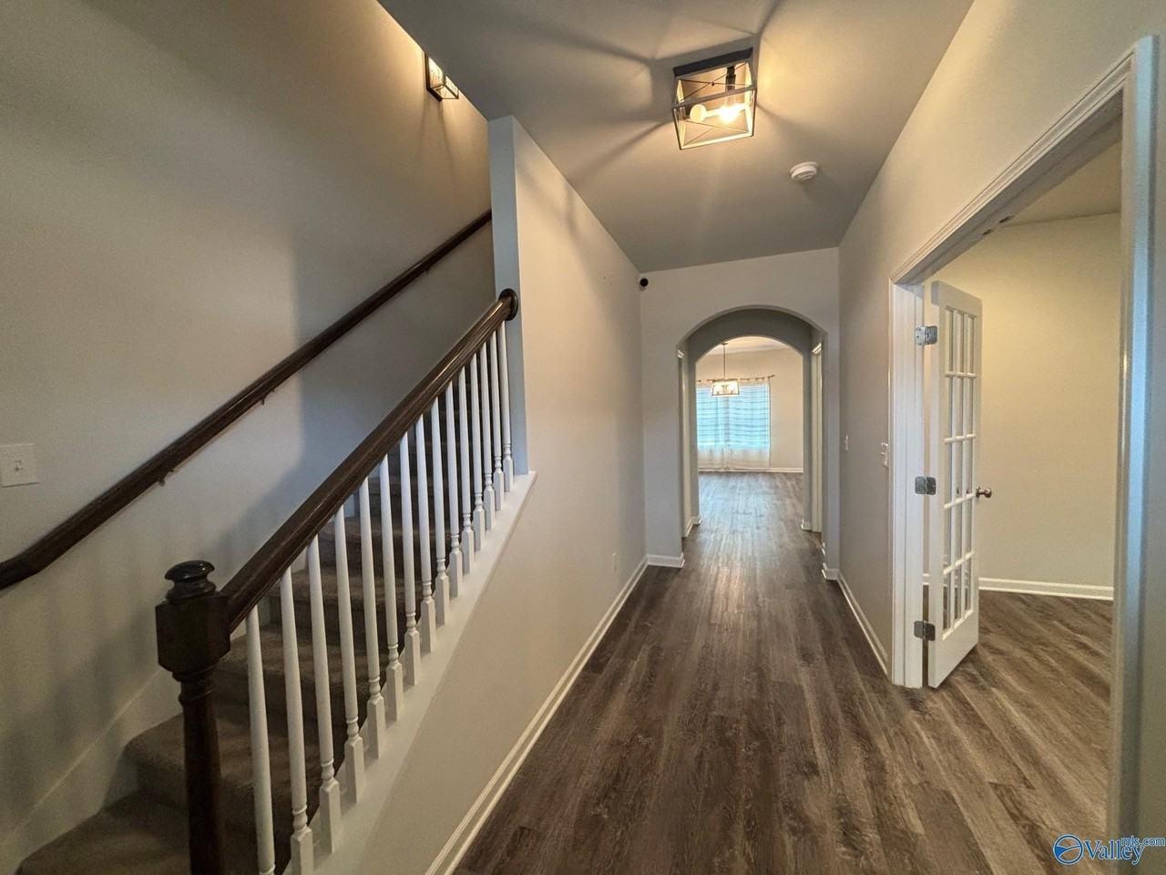 212 Oracle Cir - Photo 4 of 41