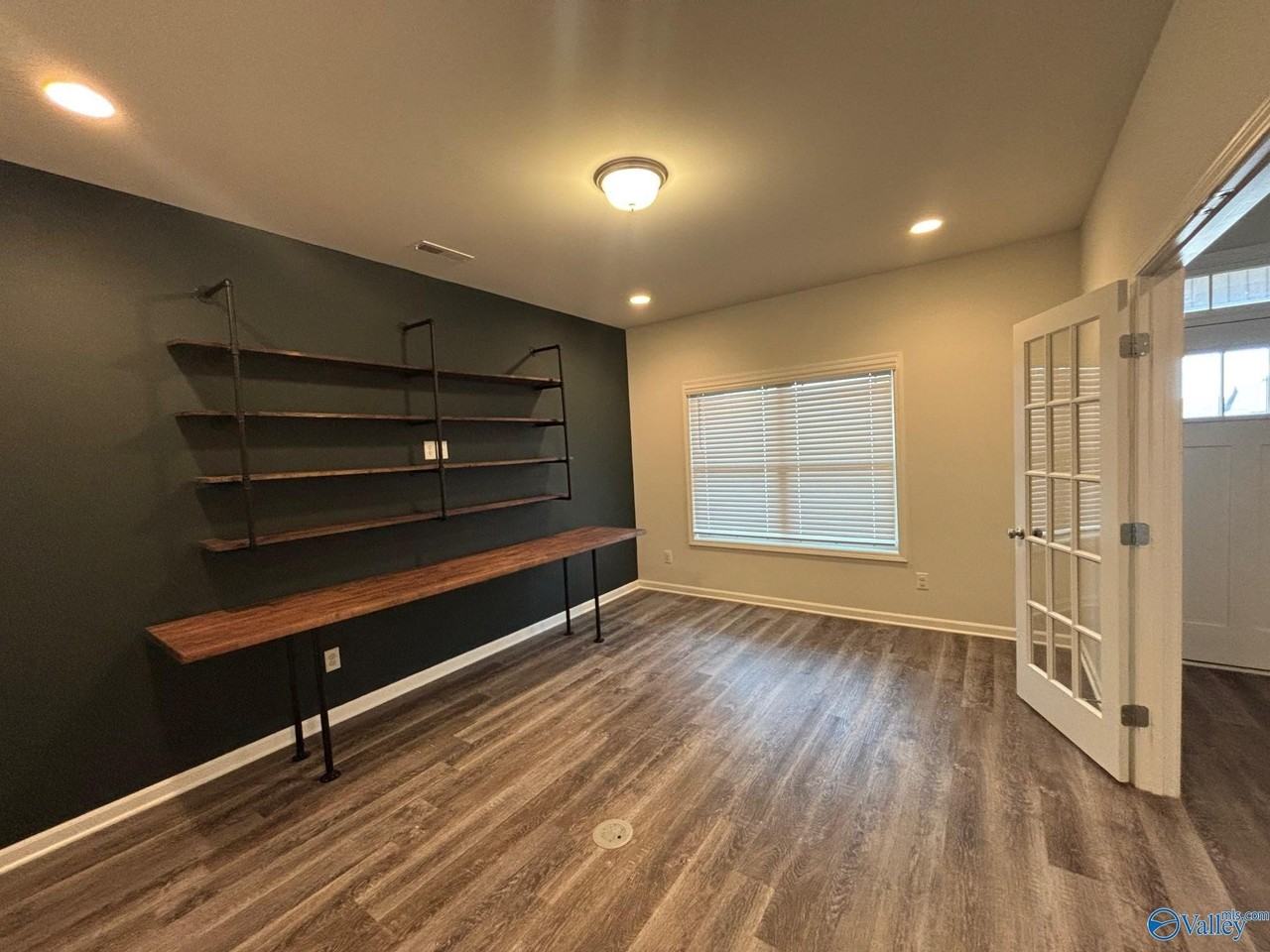 212 Oracle Cir - Photo 6 of 41