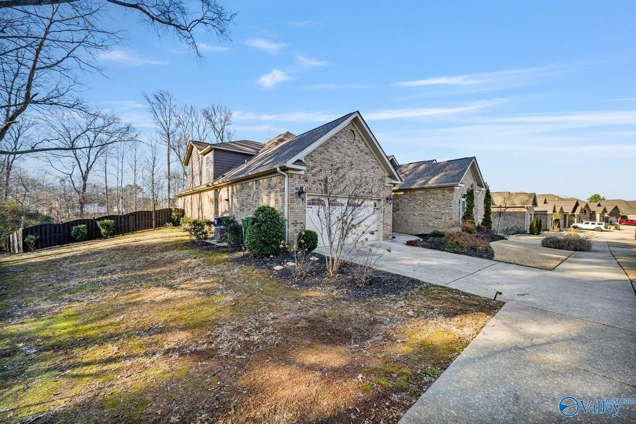 9434 Crysillas Dr - Photo 3 of 35