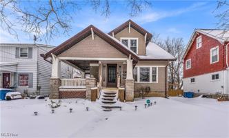 featured image of 1041 W 10th St Apt 3 #3