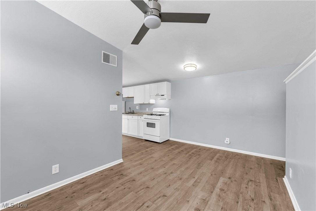 1041 W 10th St Apt 3 #3 - Photo 2 of 20