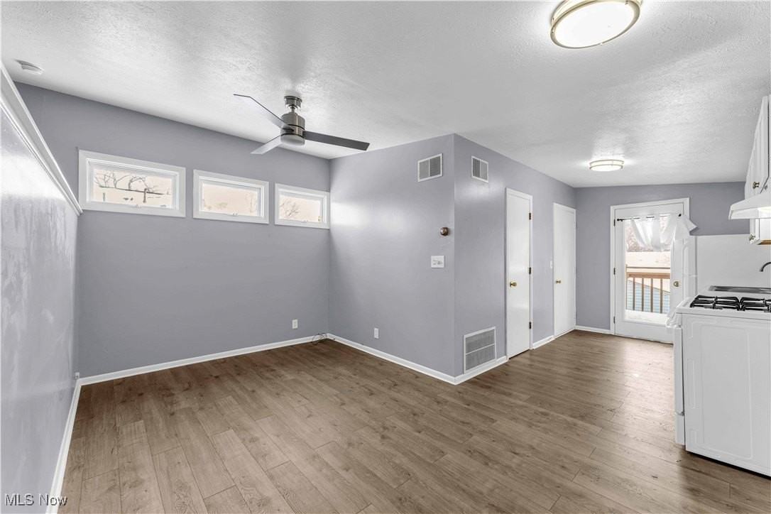 1041 W 10th St Apt 3 #3 - Photo 6 of 20