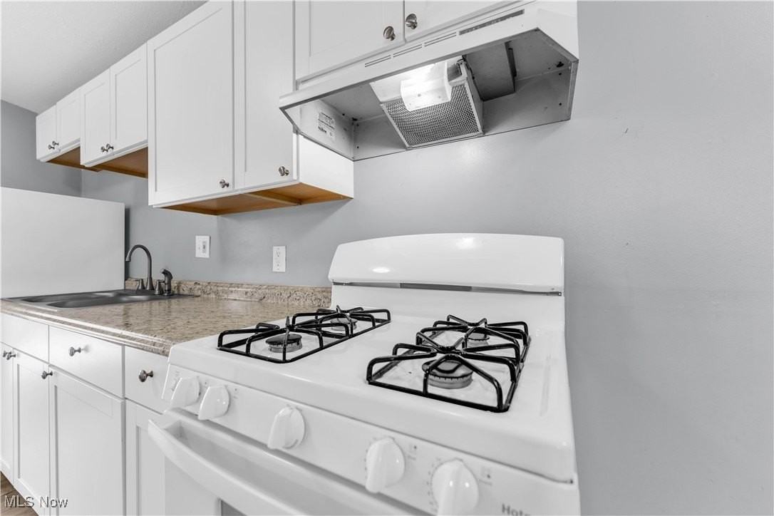 1041 W 10th St Apt 3 #3 - Photo 7 of 20