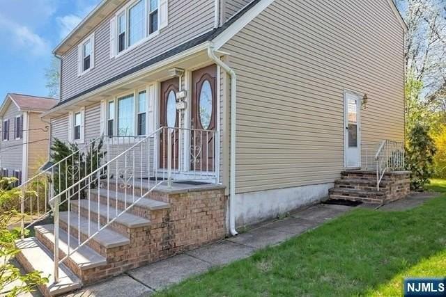 156 Bank St - Photo 2 of 19