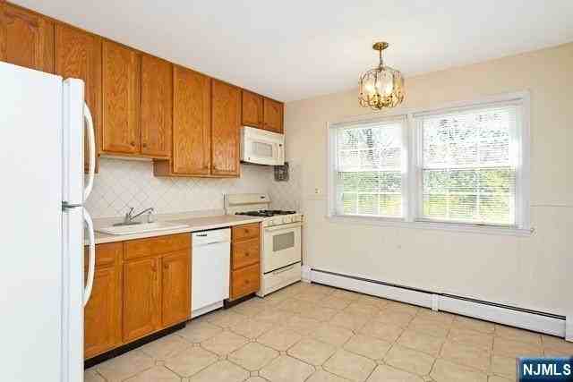 156 Bank St - Photo 6 of 19