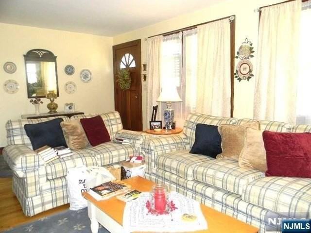 34 Ahnert Ave - Photo 4 of 21