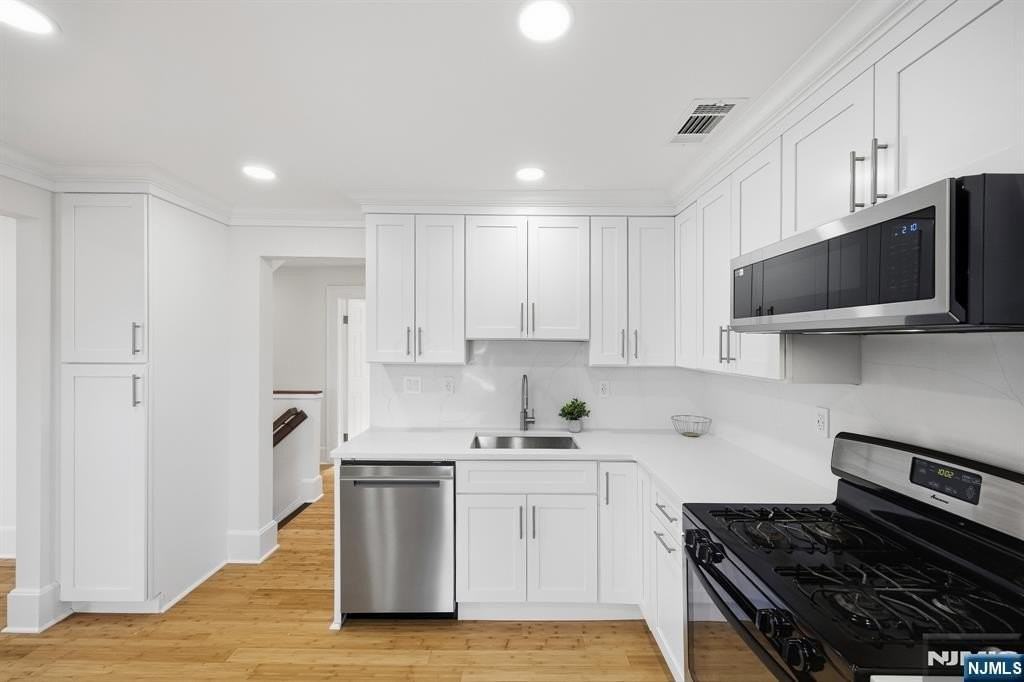 136 7th Ave 2nd Fl - Photo 3 of 20