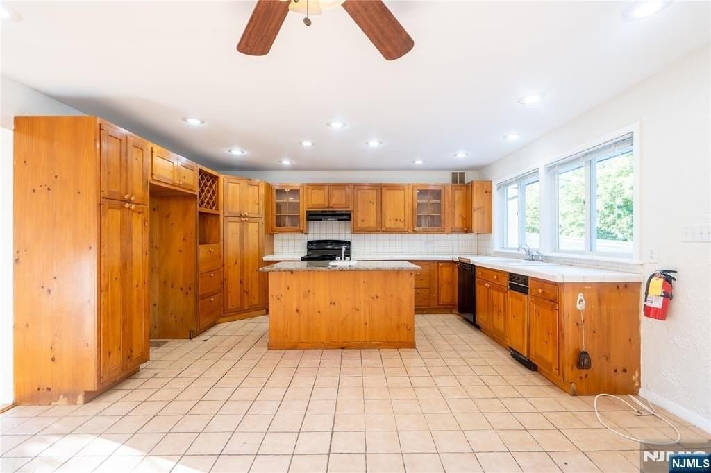 163 Bell Ave Fl 1 - Photo 2 of 12