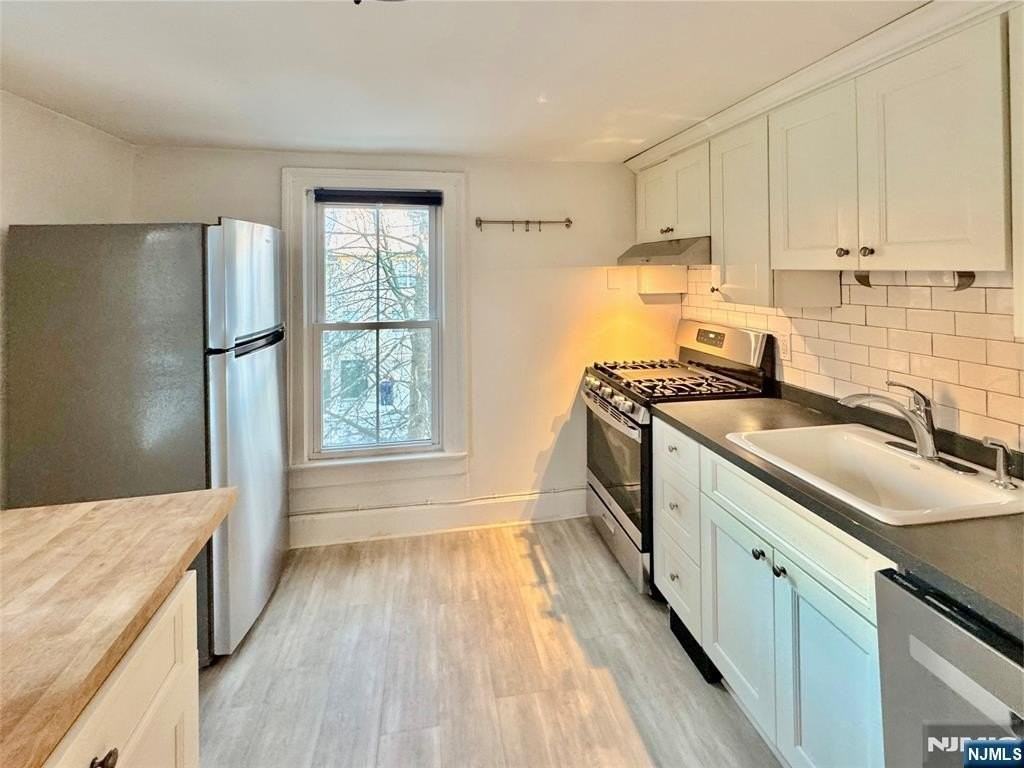 154 Clinton Pl - Photo 3 of 11