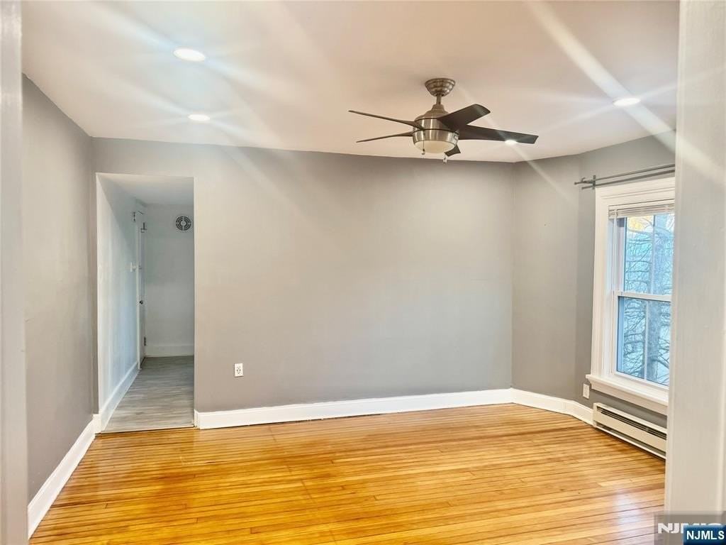 154 Clinton Pl - Photo 4 of 11