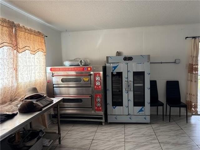 2577 Holiday Dr - Photo 3 of 21