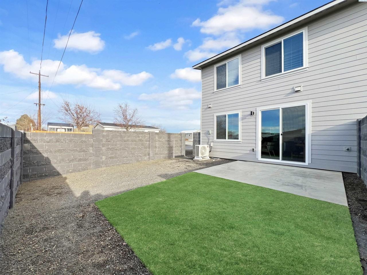 1415 Carolina Ave - Photo 3 of 16