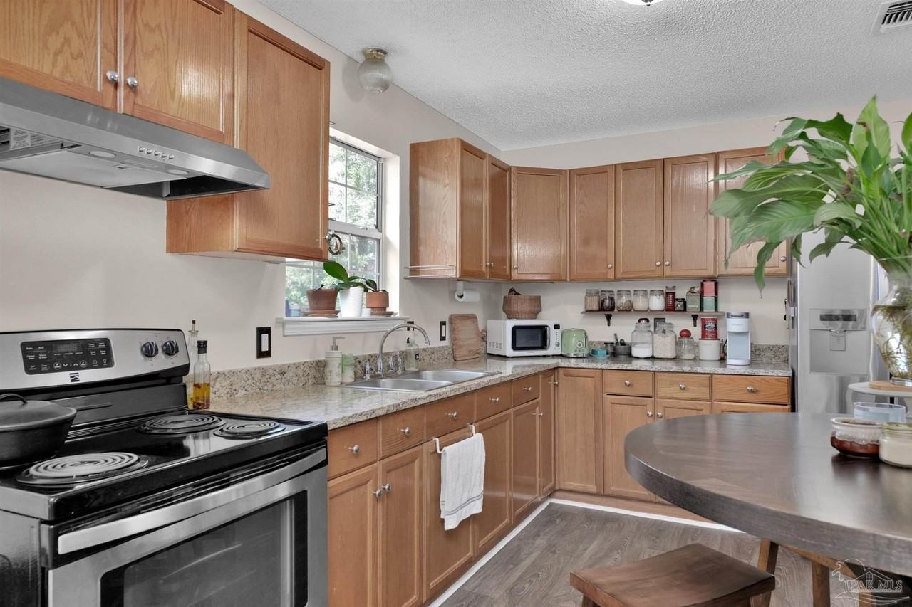 304 N E St - Photo 4 of 19