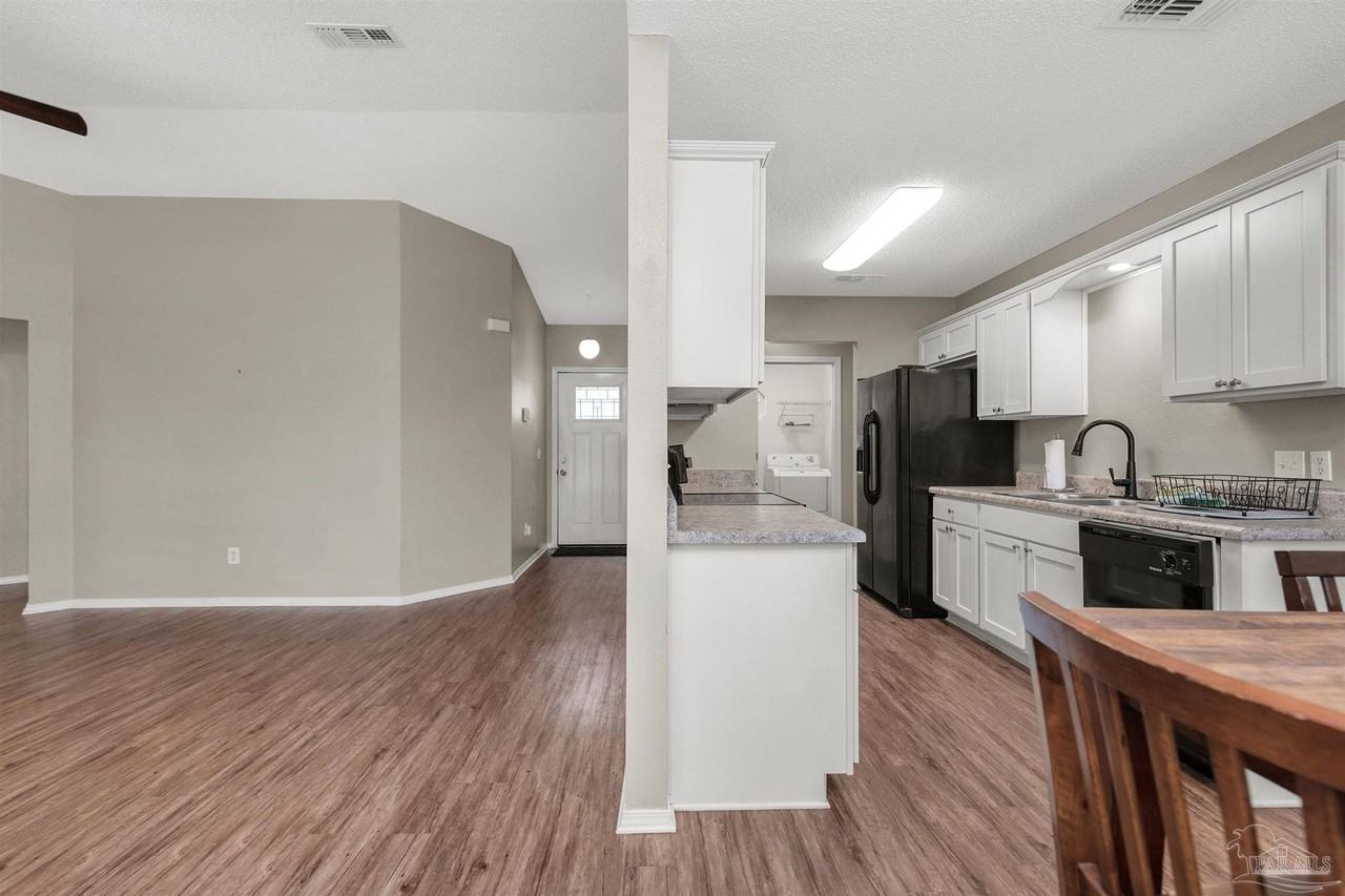 5499 Chantilly Cir - Photo 7 of 24