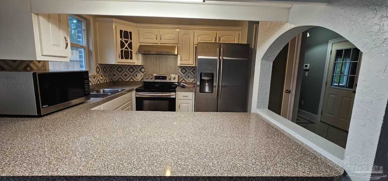 7831 Stallworth Ln - Photo 6 of 33