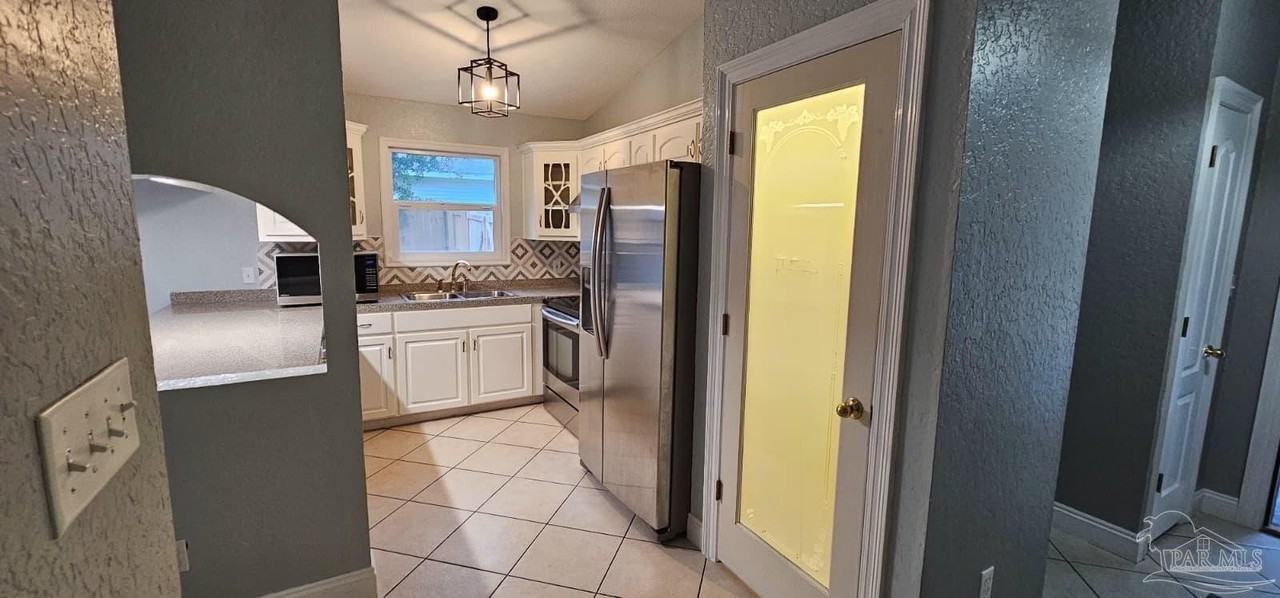 7831 Stallworth Ln - Photo 7 of 33