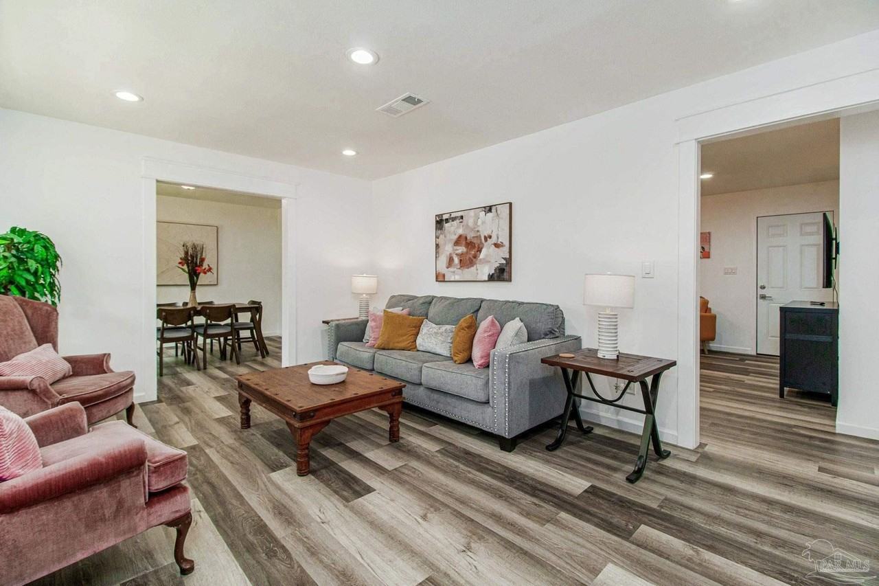 100 Mango St - Photo 2 of 40