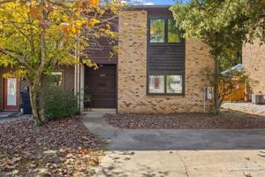 featured image of 3345 E Lloyd St