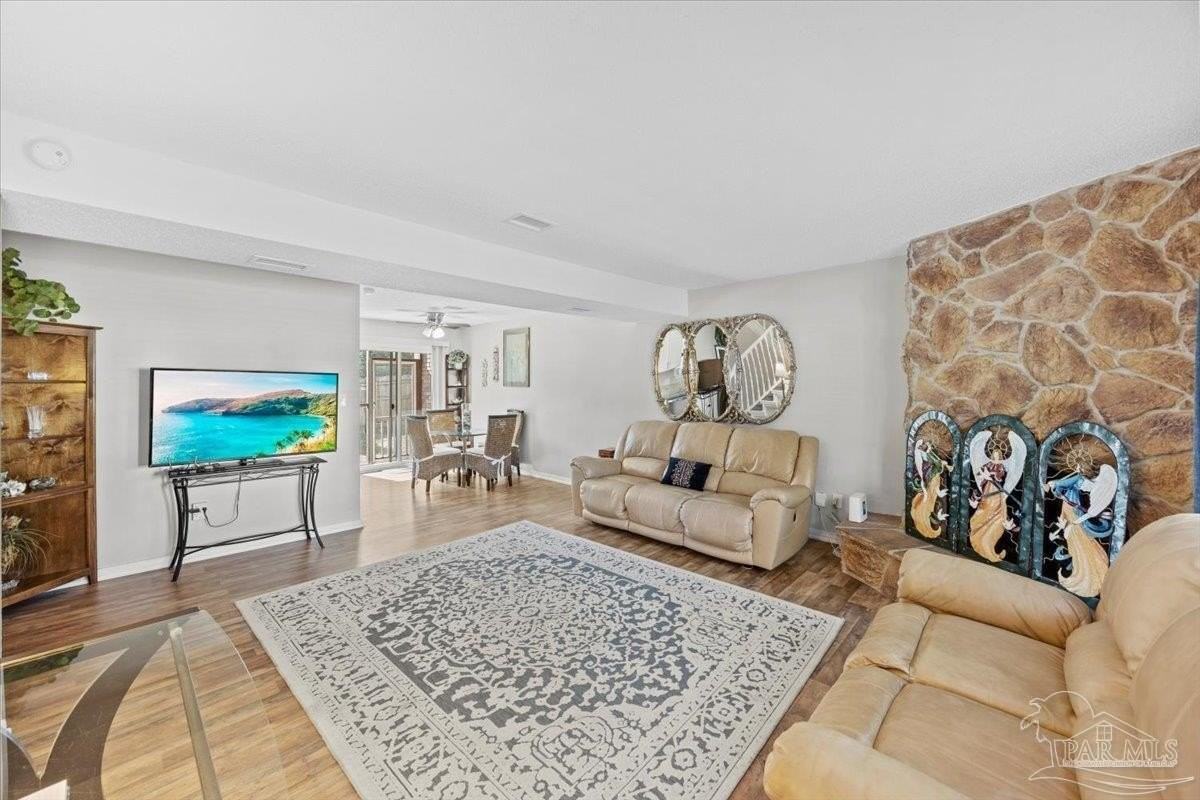 3345 E Lloyd St - Photo 3 of 34