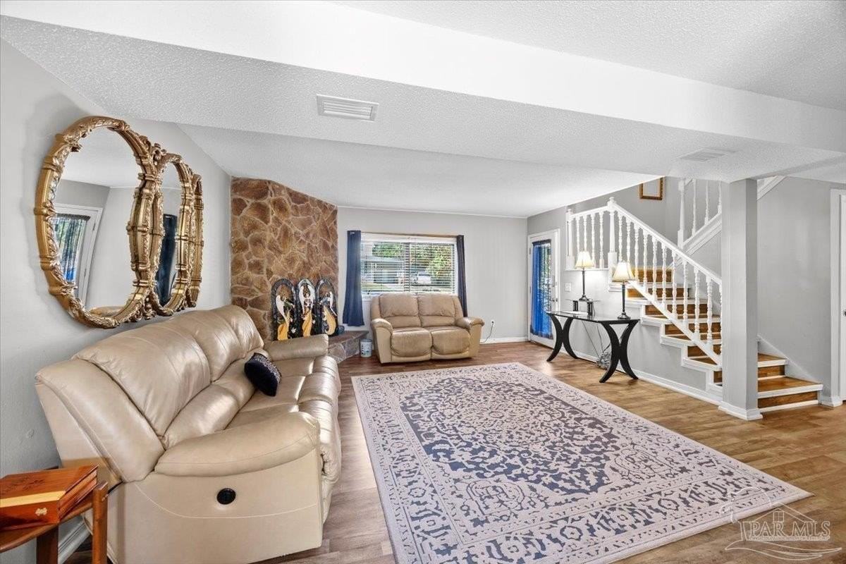 3345 E Lloyd St - Photo 4 of 34