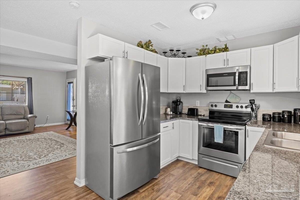 3345 E Lloyd St - Photo 7 of 34