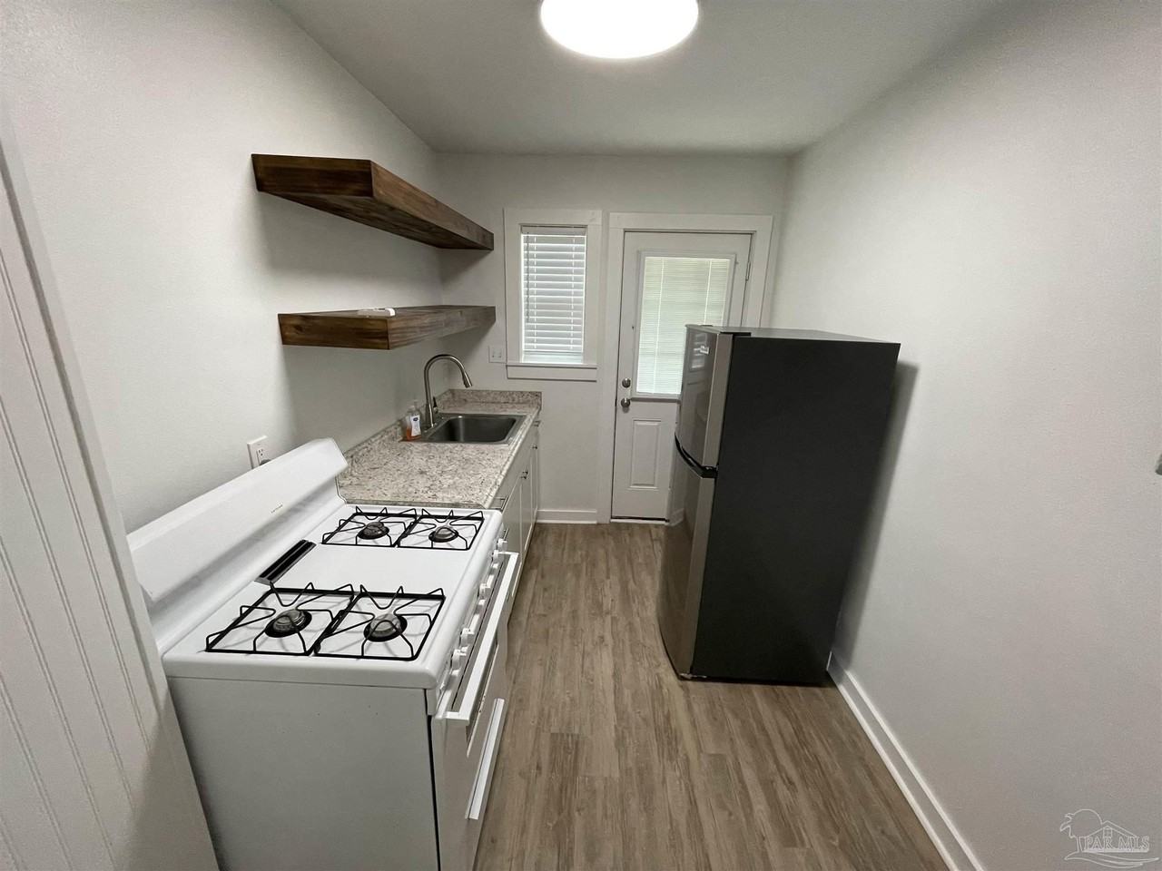 104 Ellis Dr Unit B #B - Photo 4 of 10