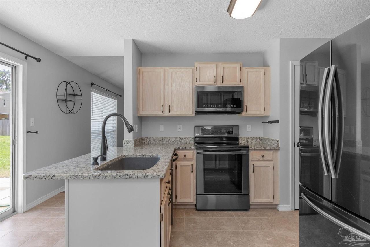 6545 Fern St - Photo 7 of 31