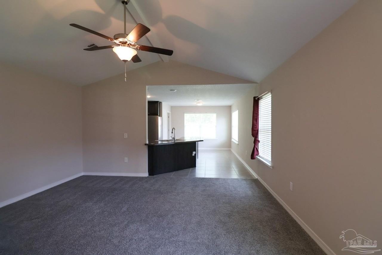 1285 Mills Ave - Photo 3 of 18