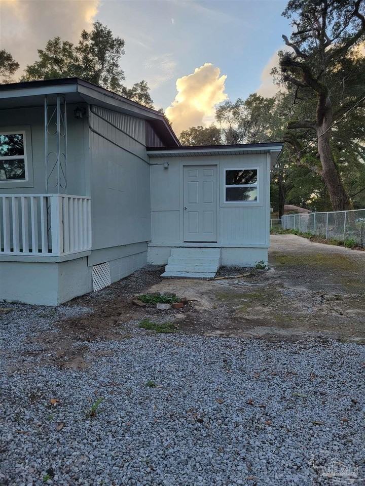 8625 Stockdale Ave - Photo 2 of 26