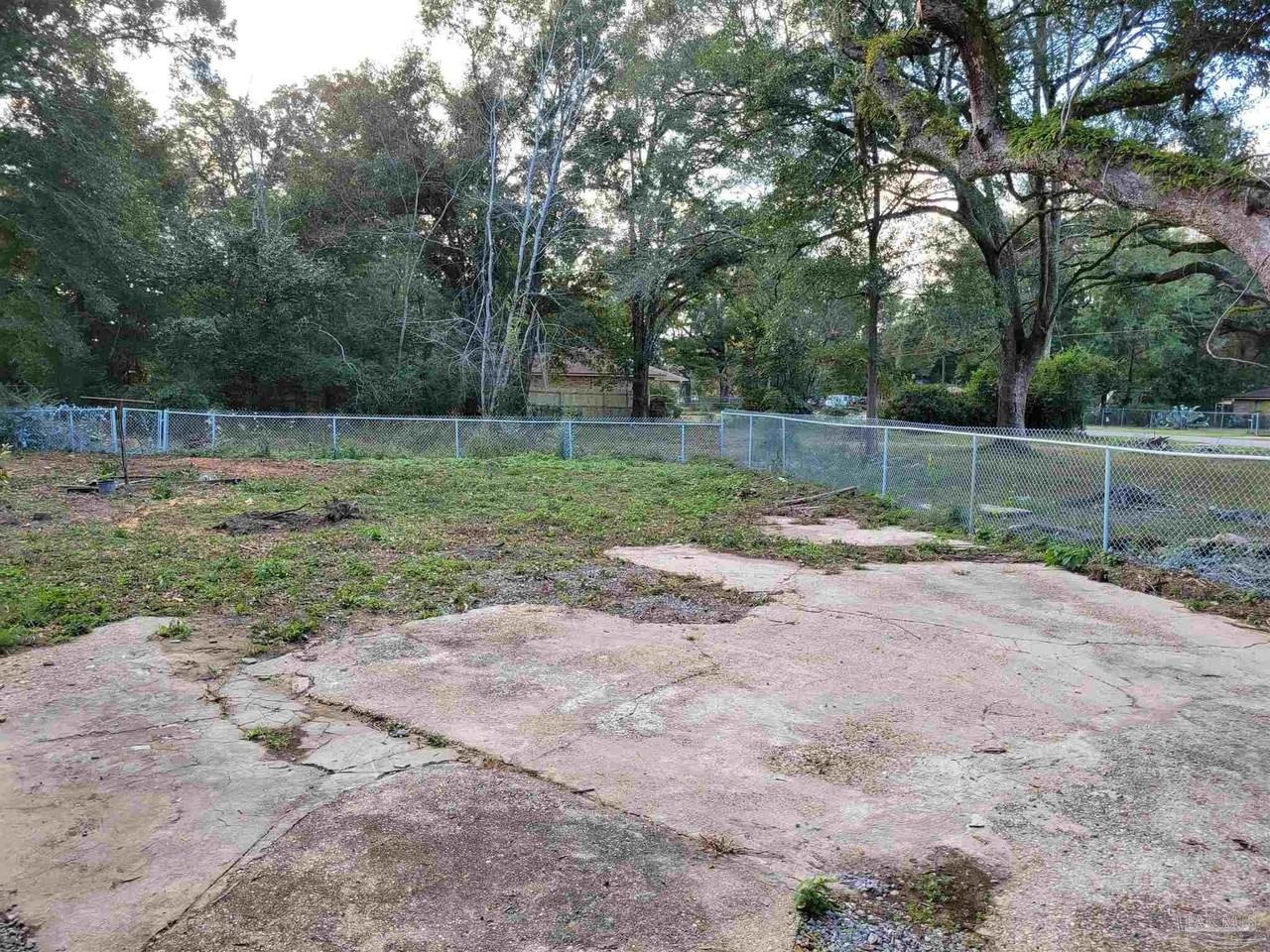 8625 Stockdale Ave - Photo 7 of 26