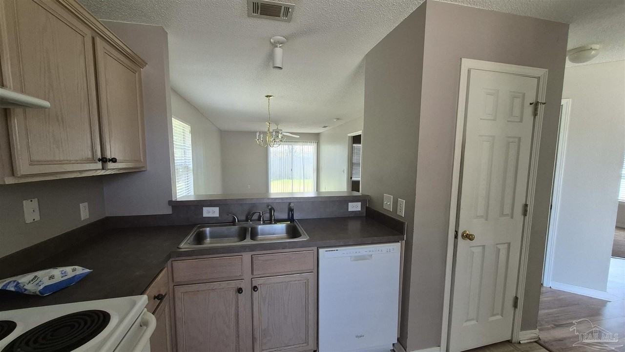 6 Marquesas Ct - Photo 3 of 9