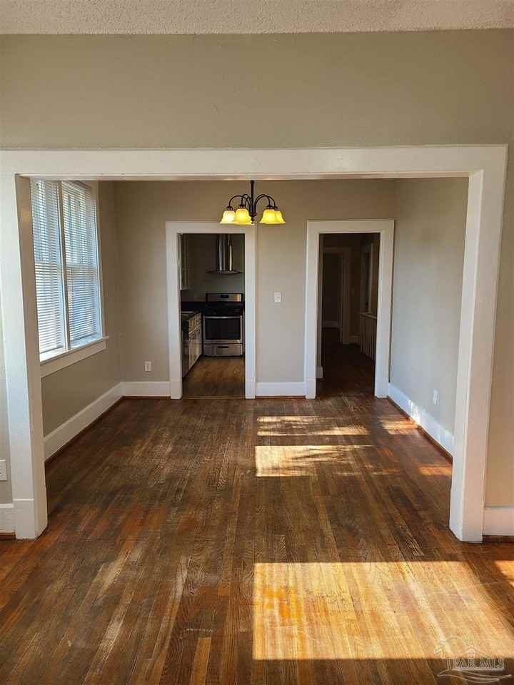 112 W La Rua St - Photo 2 of 21