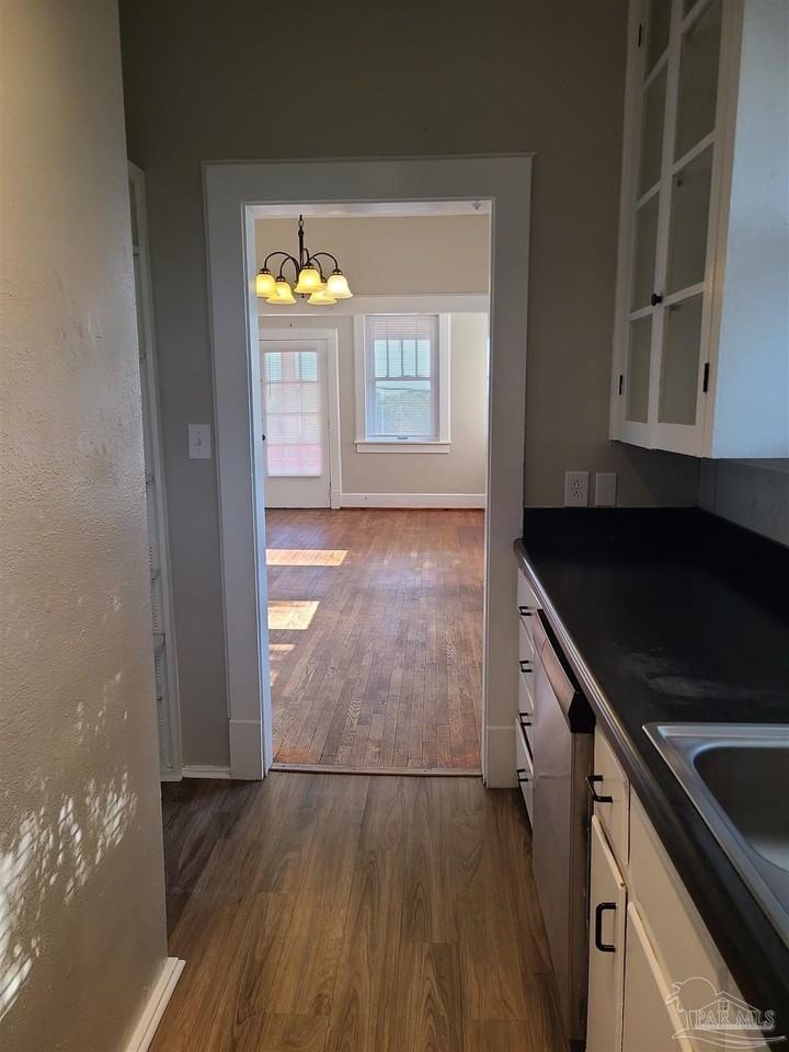 112 W La Rua St - Photo 7 of 21