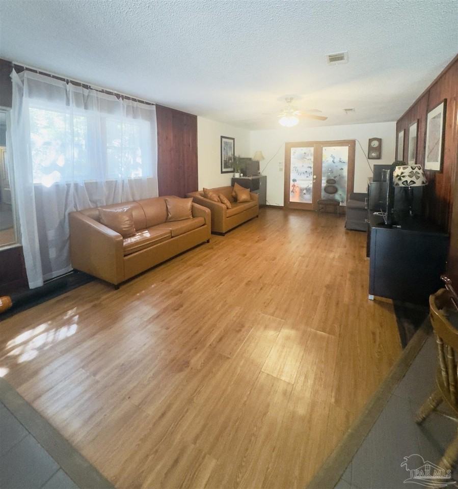 581 Calhoun Ave - Photo 2 of 15