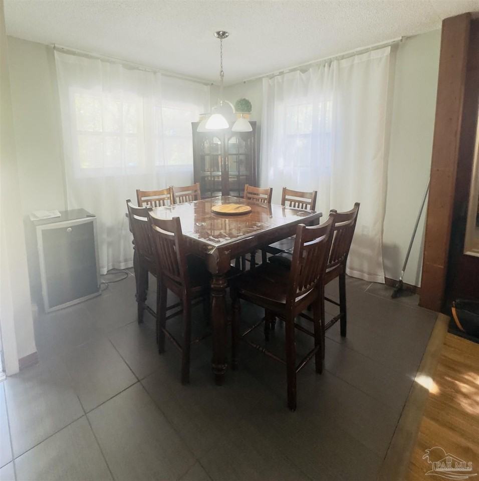 581 Calhoun Ave - Photo 3 of 15