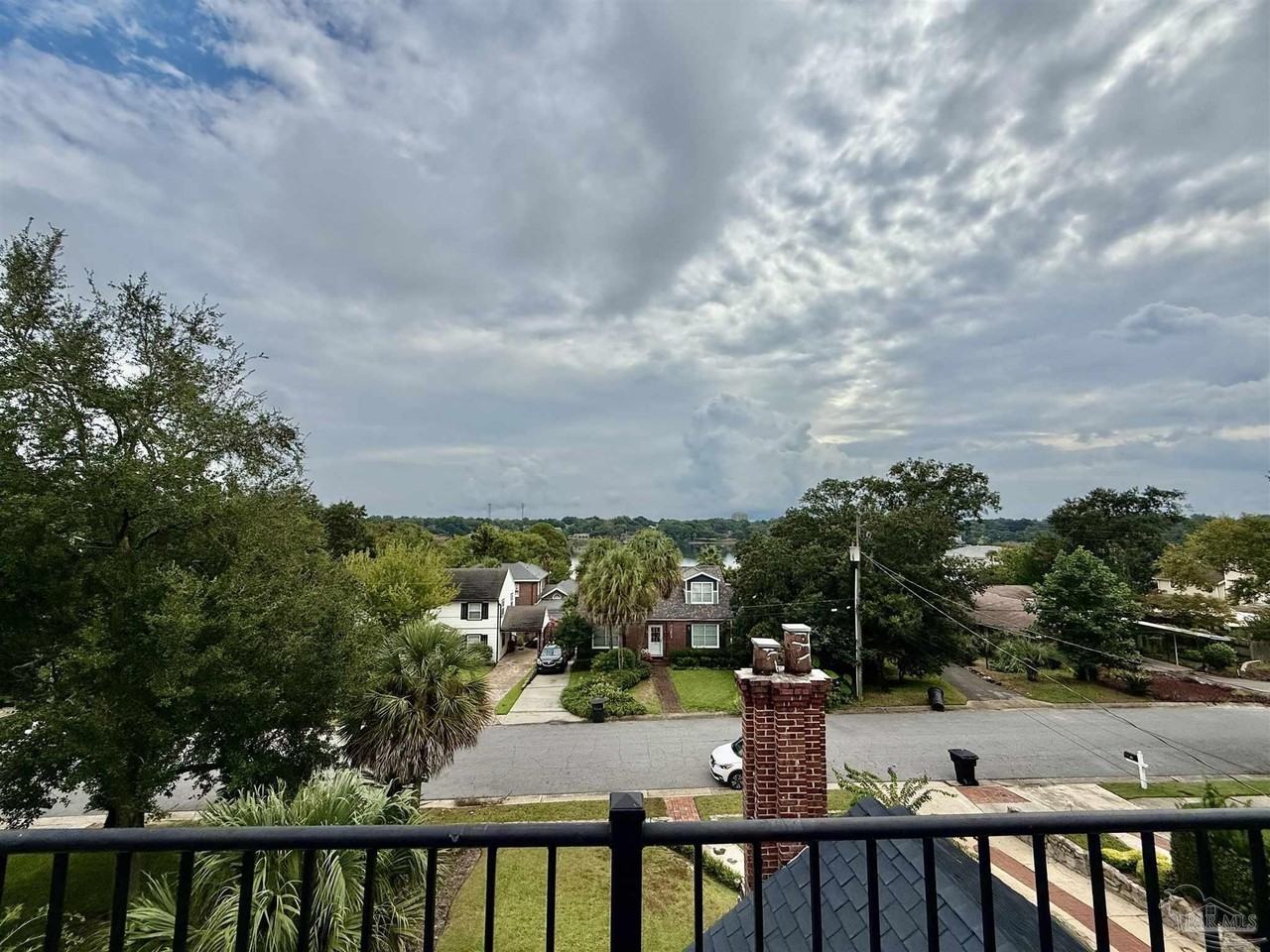 1717 Yates Ave - Photo 4 of 47