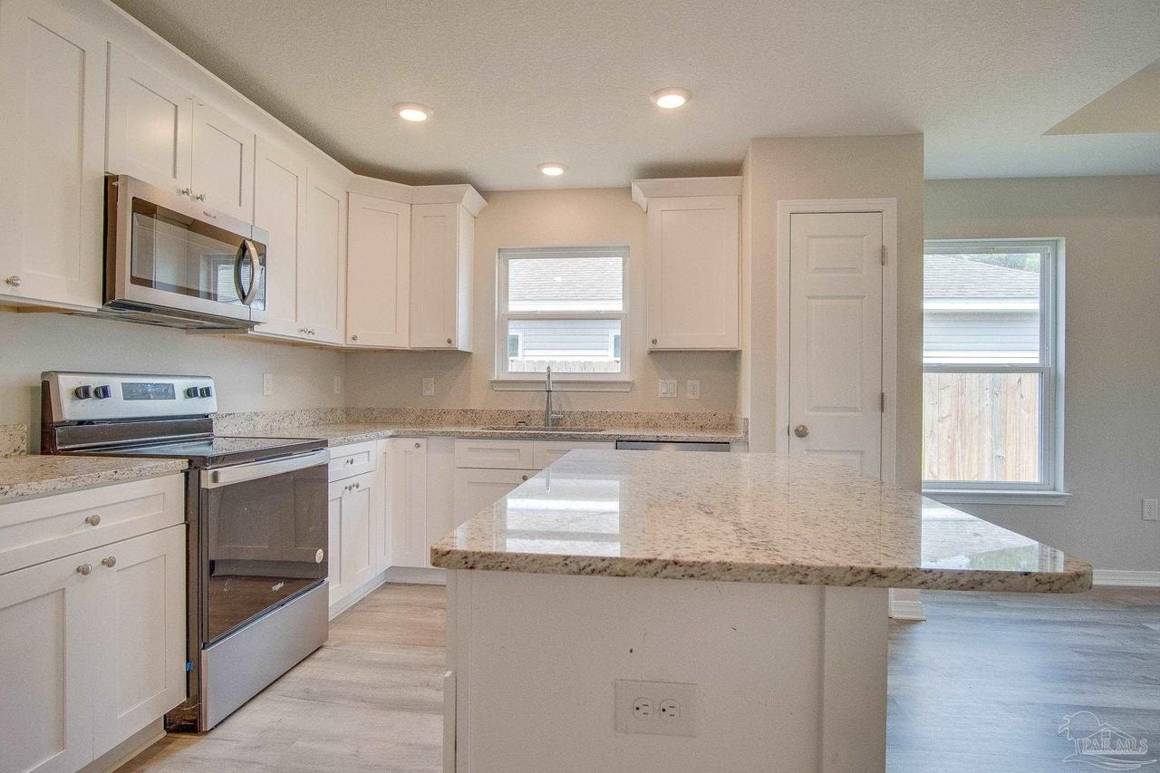 2888 N 24th Ave - Photo 6 of 29