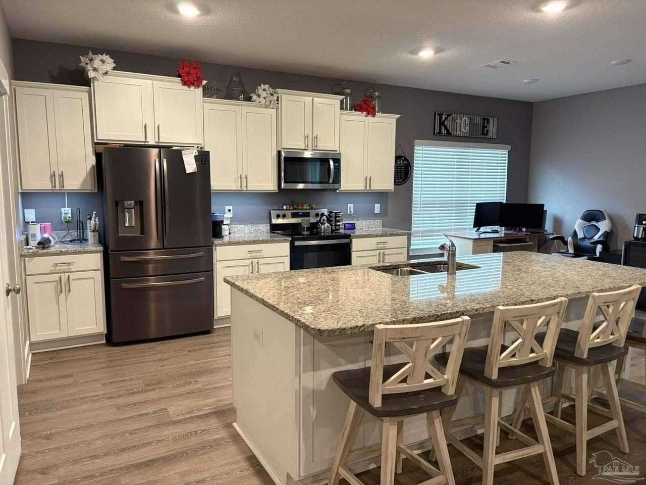 1458 Ballyhoo Dr - Photo 3 of 20