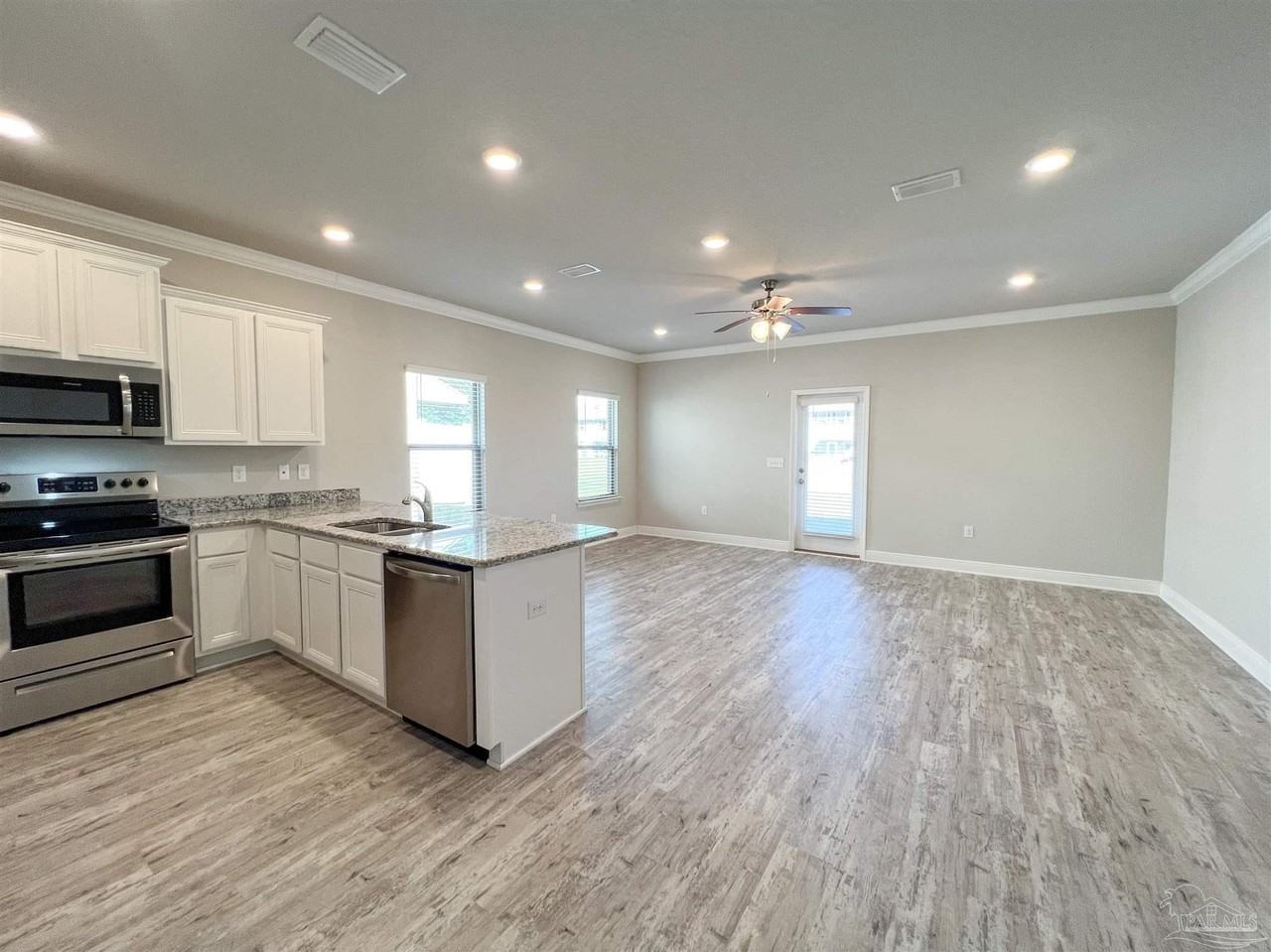 300 S F St - Photo 2 of 33