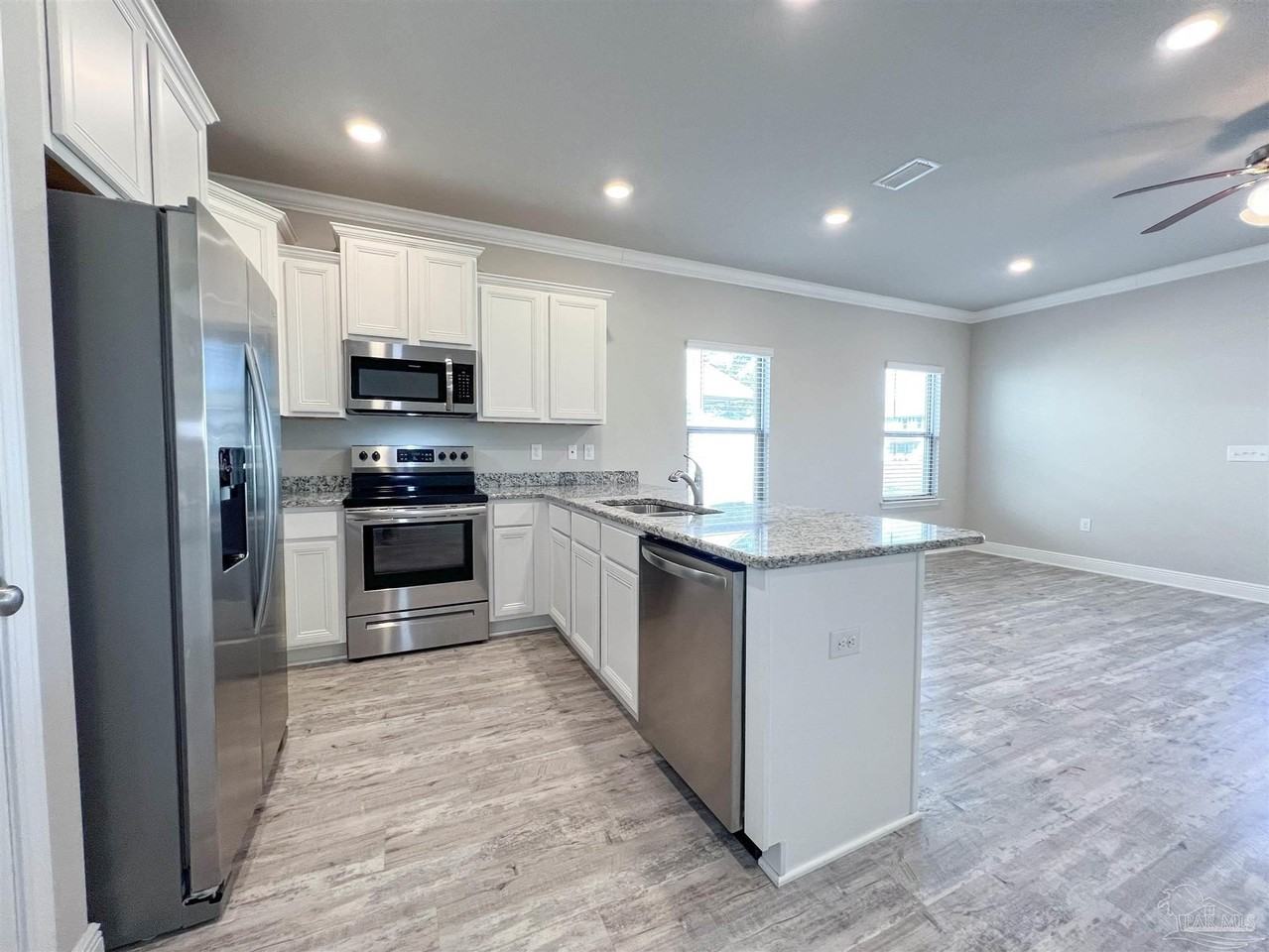 300 S F St - Photo 3 of 33