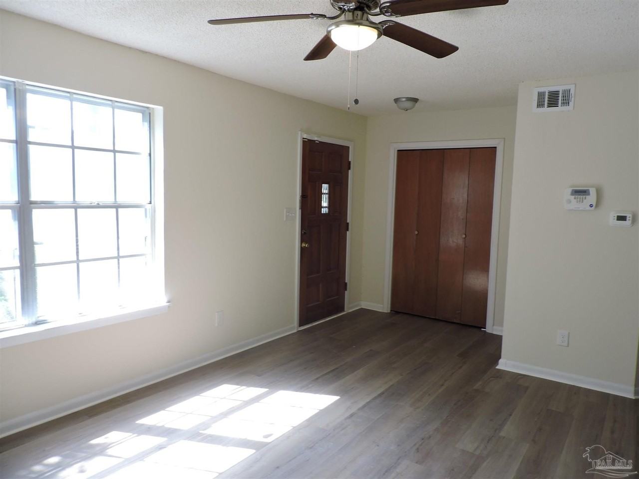 728 N Fairfield Dr - Photo 2 of 12