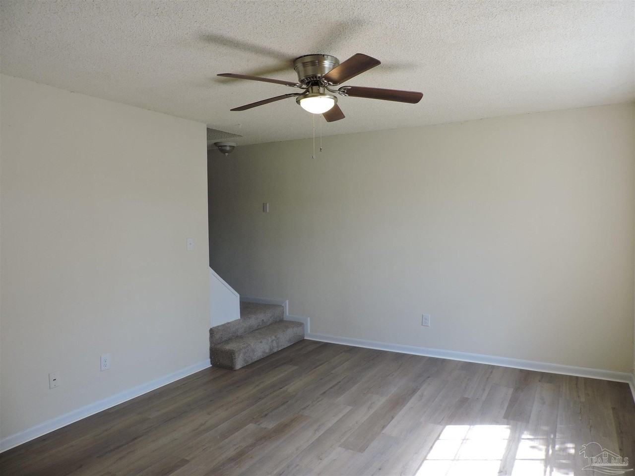 728 N Fairfield Dr - Photo 3 of 12