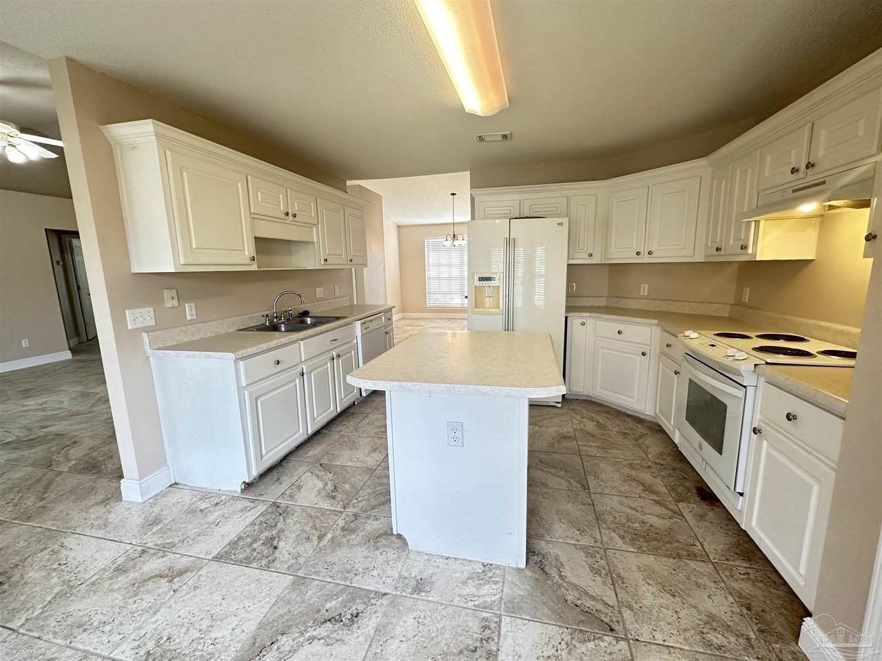 9104 Sebring Dr - Photo 5 of 17