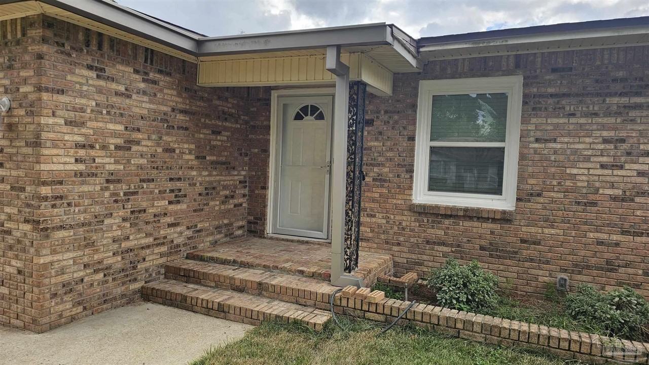 1611 E Baars St - Photo 2 of 22