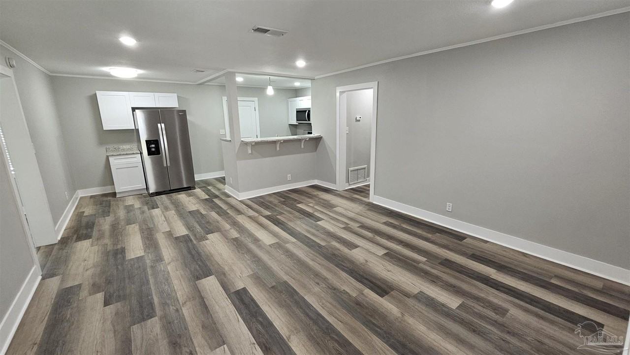 1611 E Baars St - Photo 3 of 22