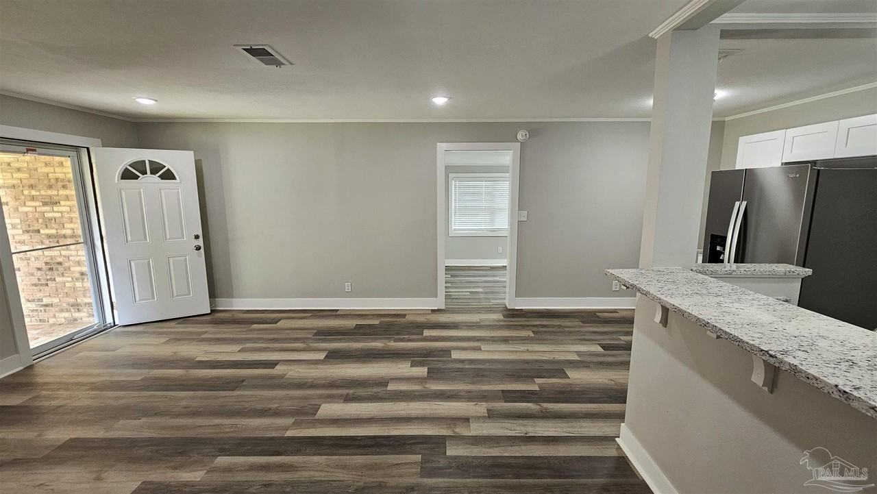 1611 E Baars St - Photo 7 of 22