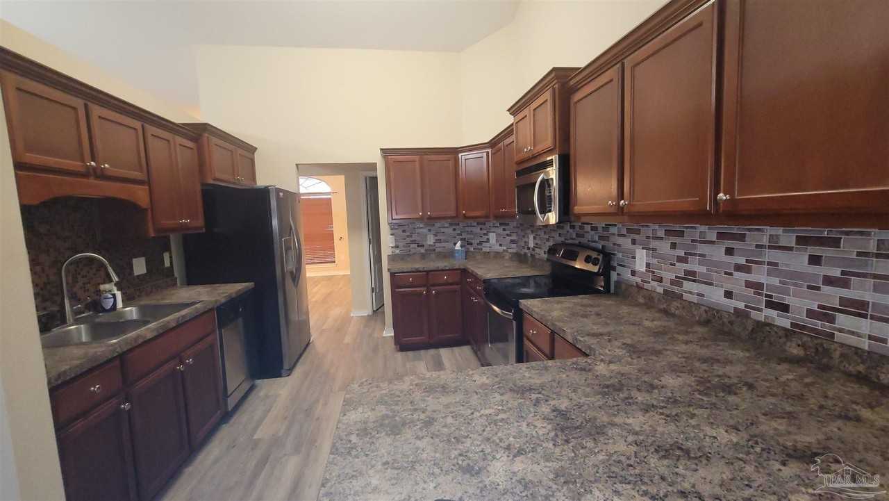 5524 Tucker Cir - Photo 3 of 19